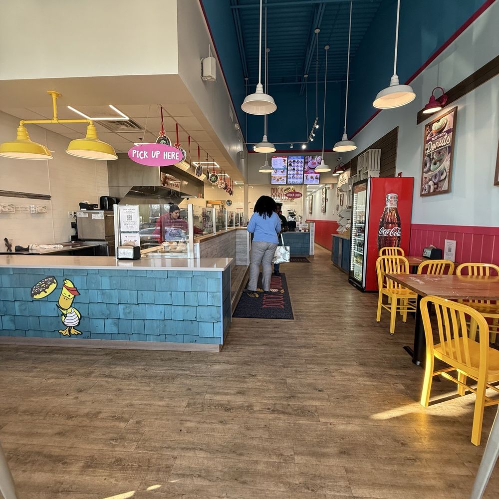 Duck Donuts - Inside, interior, indoor seating, ambiance, vibes - Donuts Near Me - Paramus, New Jersey
