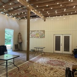 Native Vines Winery - Covered tasting room