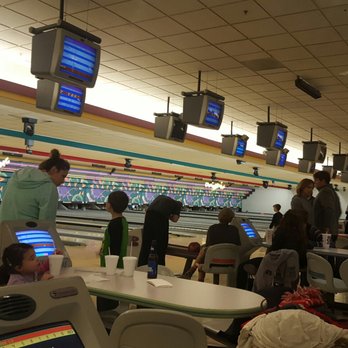 Streamwood Bowl - Dated interior, machines, etc. - Bowling Near Me - Streamwood, Illinois