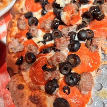 Gianni's Pizza - Medium sausage, pepperoni and mushrooms - Italian Near Me - Monterey, California Gianni's Pizza - Medium sausage, pepperoni and mushrooms - Italian Near Me - Monterey, California