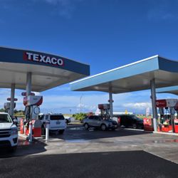 Matsuyama Food and Fuel - Separate fuel island