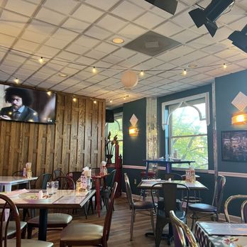 Duangrat's Thai Restaurant - Restaurant seating - Thai Near Me - Falls Church, Virginia Duangrat's Thai Restaurant - Restaurant seating - Thai Near Me - Falls Church, Virginia