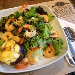 Santa Satisfação - Salada com camarões grelhados, figo assado e queijo brie (meia porção)