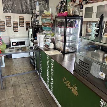Cafe Mama Inca - Café área - Cafes Near Me - Los Angeles, California