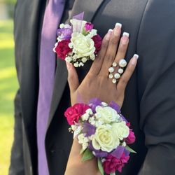 B & B Floral - Corsage and boutonniere