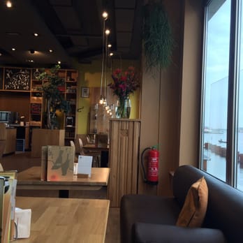 Bagels & Beans - Plenty of seating options in this cozy, warm spot - Coffee & Tea Near Me - Amsterdam, New Hampshire