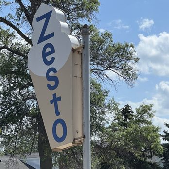 Zesto - Zesto sign - Ice Cream & Frozen Yogurt Near Me - Lincoln, Nebraska