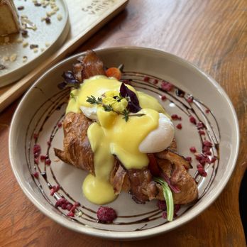 Coche Valley Dessert Cafe - Croissant Bacon Eggs Benedict - Desserts Near Me - Seattle, Washington Coche Valley Dessert Cafe - Croissant Bacon Eggs Benedict - Desserts Near Me - Seattle, Washington
