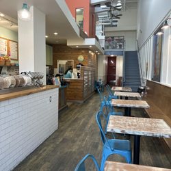 Tropical Smoothie Cafe - Dining area