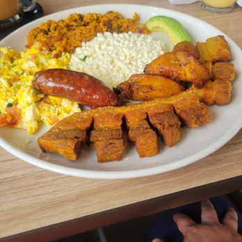 Cali Colombian Restaurant - Colombian Near Me - Charlotte, North Carolina