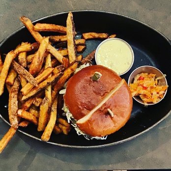 Richmond Station - Stn Burger - Canadian (New) Near Me - Toronto, Ontario