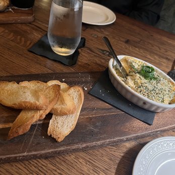 The Pinery - broiled blue crab dip - American Near Me - Orlando, Florida The Pinery - broiled blue crab dip - American Near Me - Orlando, Florida