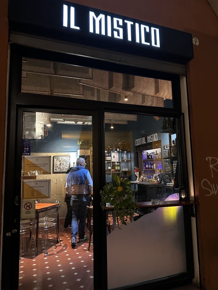 IL MISTICO COCKTAIL & WINE Via S. 11e, Bologna, Italy