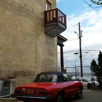 Casa Hudson - My room balcony with artist clouds. The car i want! - Bed & Breakfast Near Me - Haverstraw, New York