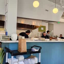 Layers Green Lake - Well organized, experienced kitchen crew that can handle volume (7/13/23)