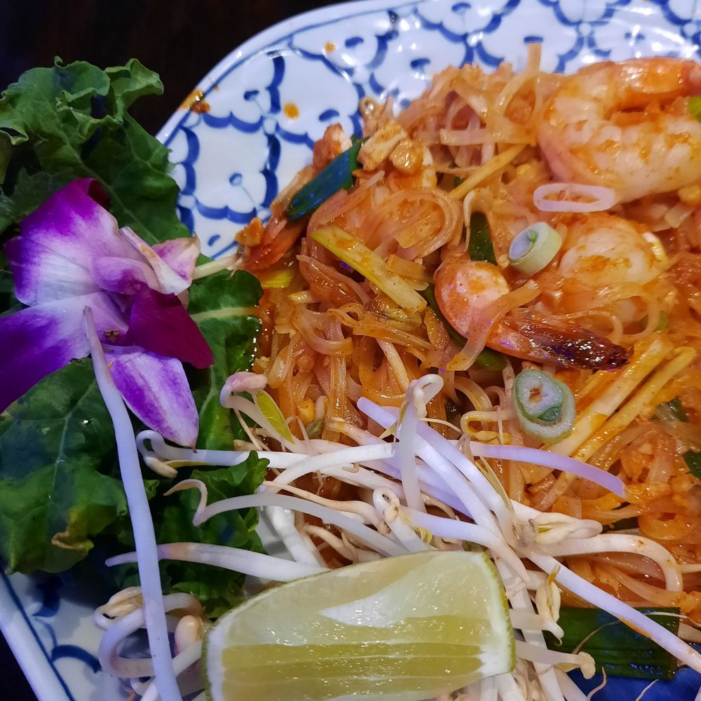 Shrimp pad thai Shrimp pad thai