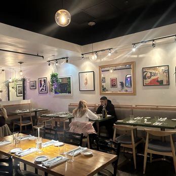 IL Nido - Interior - Sicilian Near Me - Sherman Oaks, California