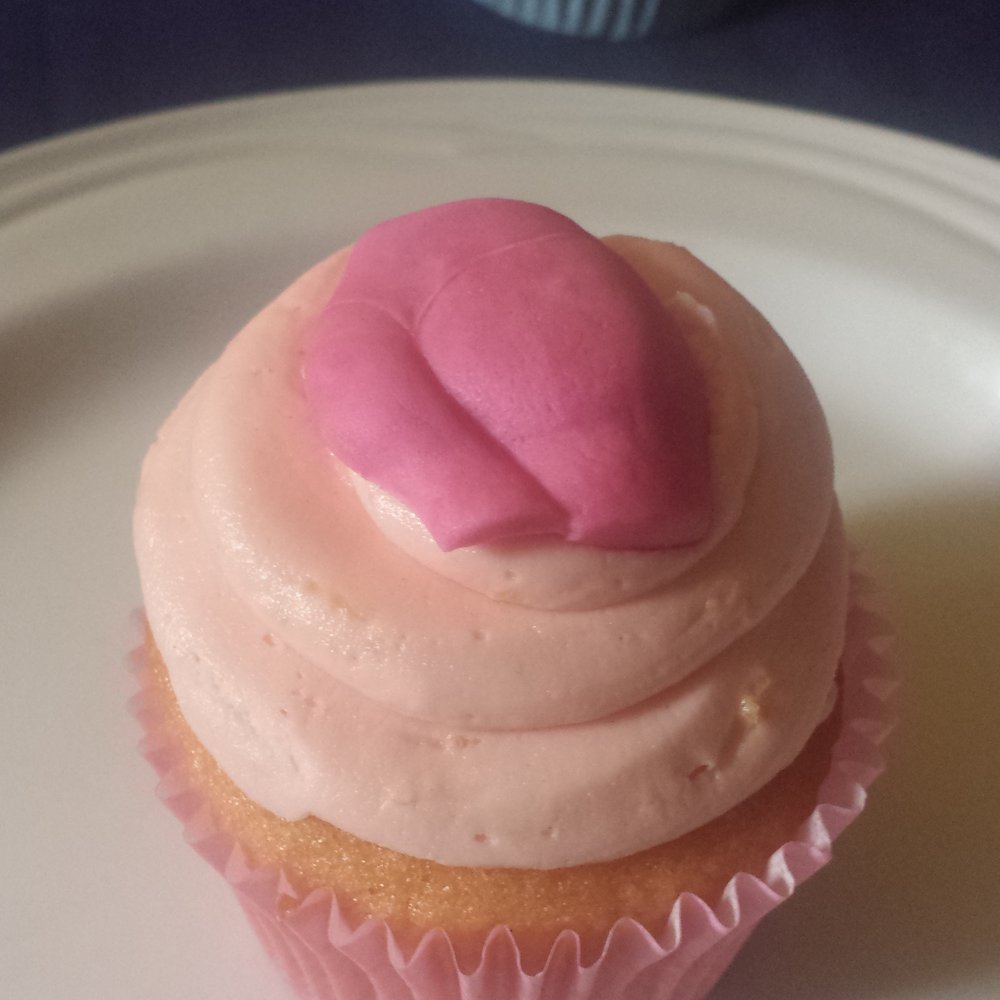 The Cupcake Bloke - Pink lemonade (yes, that's a butt) - Cupcakes Near Me - Dublin, D The Cupcake Bloke - Pink lemonade (yes, that's a butt) - Cupcakes Near Me - Dublin, D