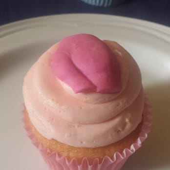 The Cupcake Bloke - Pink lemonade (yes, that's a butt) - Cupcakes Near Me - Dublin, D The Cupcake Bloke - Pink lemonade (yes, that's a butt) - Cupcakes Near Me - Dublin, D
