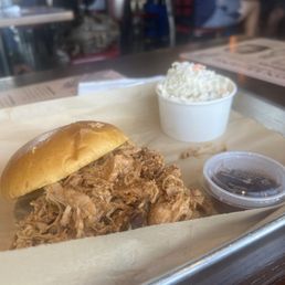 chicken sandwich coleslaw - 1 tbs sauce - 1 fork - no knife