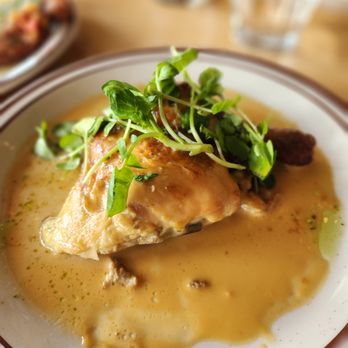 McKiernan - chicken alexandre - Breakfast & Brunch Near Me - Montreal, Quebec McKiernan - chicken alexandre - Breakfast & Brunch Near Me - Montreal, Quebec