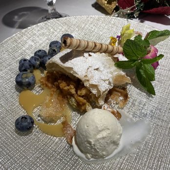 Aragosta - Apple strudel a la mode - Modern European Near Me - St. George, Utah Aragosta - Apple strudel a la mode - Modern European Near Me - St. George, Utah