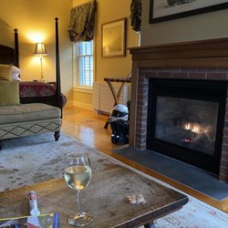 Ariana's Restaurant - Dartmouth suite Lyme Inn