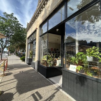 Dear Annie - Dear Annie's front - Wine Bars Near Me - Cambridge, Massachusetts