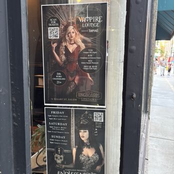 Vampfangs - Costumes Near Me - Salem, Massachusetts