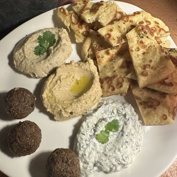 Vantage Rooftop Lounge & Conservatory - Mezze board - Cocktail Bars Near Me - Springfield, Missouri