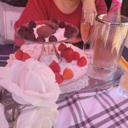 80min couples message with bottle of bubbly and treats!