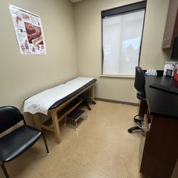 Spine & Scoliosis Specialists - A patient treatment room at the Spine and Scoliosis Specialists - Greensboro office.