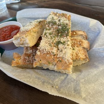 Milano Italian Restaurant - Bread service - Pizza Near Me - Georgetown, Kentucky Milano Italian Restaurant - Bread service - Pizza Near Me - Georgetown, Kentucky
