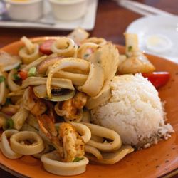 El Rocoto - Seafood Saltado No Ocotpus substitute for squid.