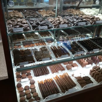 Kilwins Ice Cream - Chocolate - Fudge - Ice Cream & Frozen Yogurt Near Me - Mackinaw City, Michigan