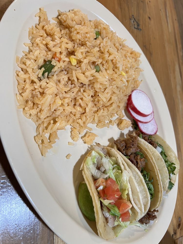 Tierra Y Mar Grill