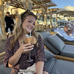 ME Hotel - Outside by the beach