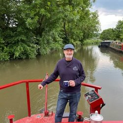 Bath Canal Boat Company - Easy tiller, comfortable and relaxing!