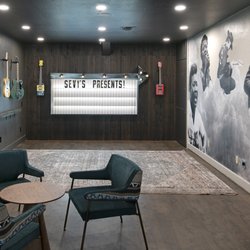 Sevys Bar and Kitchen - Live music performer's stage