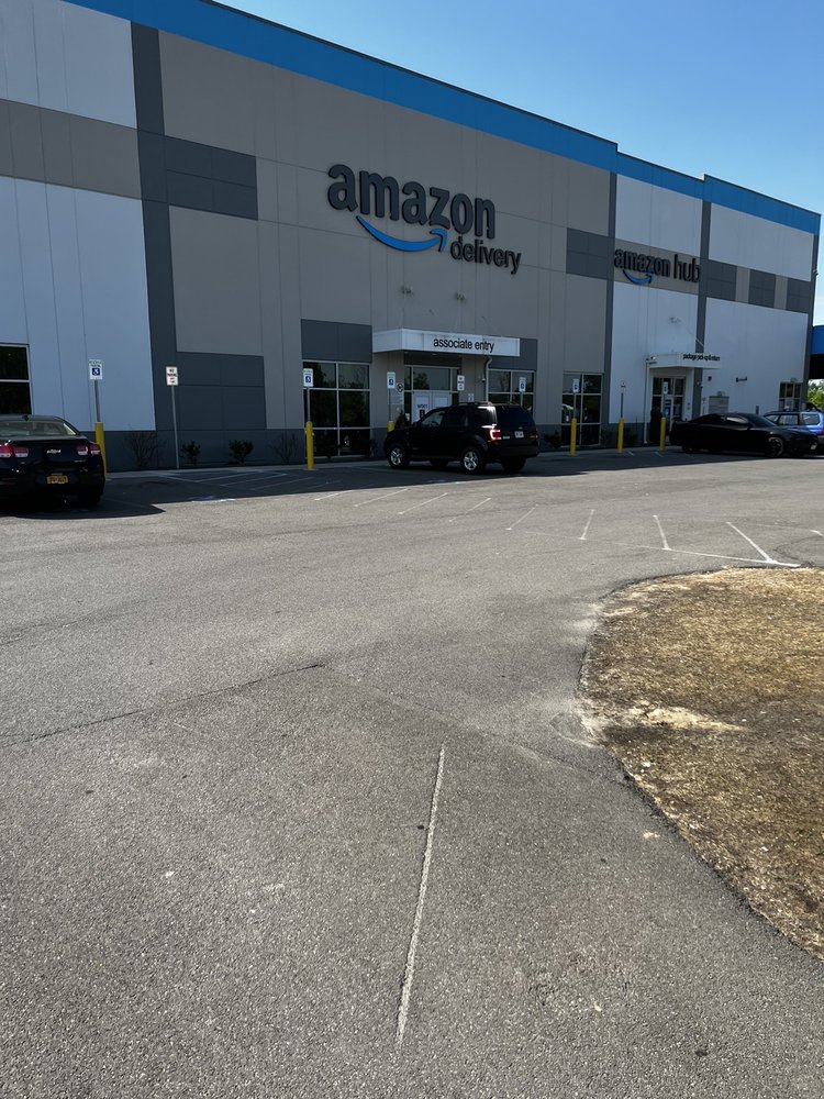 AMAZON HUB LOCKER Updated October 2024 800 Riverwalk Pkwy