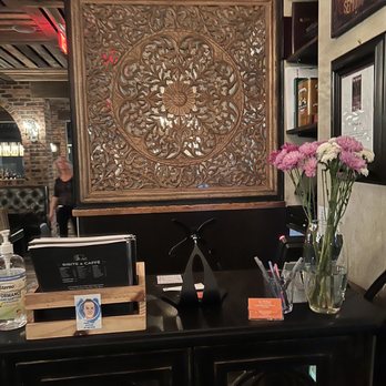 Il Pizzaiolo - host stand - Italian Near Me - Warrendale, Pennsylvania