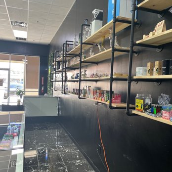 Releaf Smoke Shop - Best deals and around the woodlands & magnolia area - Tobacco Shops Near Me - Magnolia, Texas