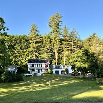 Aiken Manor - Large open space in front of - Bed & Breakfast Near Me - Franklin, New Hampshire Aiken Manor - Large open space in front of - Bed & Breakfast Near Me - Franklin, New Hampshire