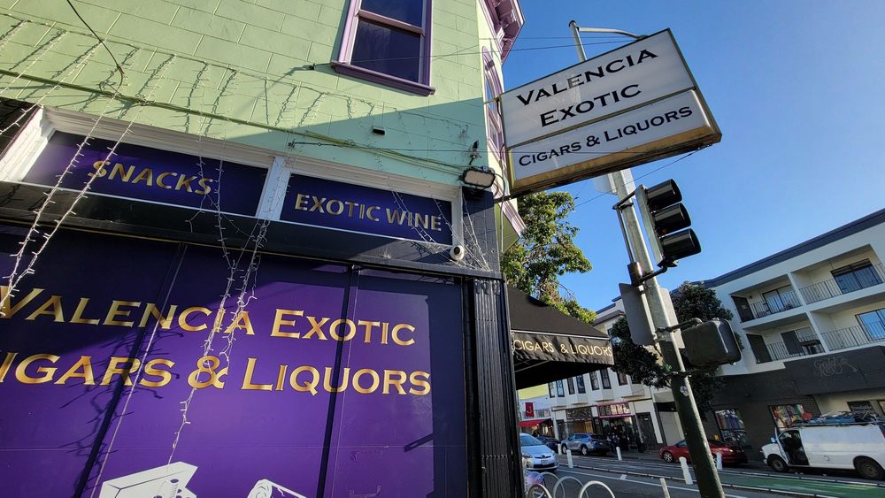 Valencia Exotic Cigars & Liquors Logo