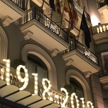 Hotel Majestic - Hotel at Night II - Restaurants Near Me - Barcelona, B