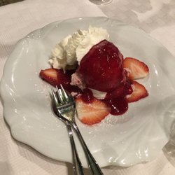 Restaurant Schifferkrug - Strawberry meringue with whipped cream - to die for!