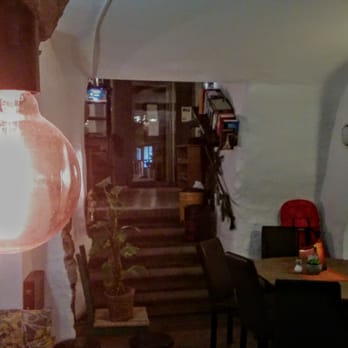 Großstadt - Man sitzt entweder in Alkoven am Fenster oder gemütlich im Gewölbe. - Bagels Near Me - Lindau, BY