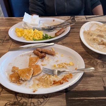 Tapia’s Red Cabin Restaurant - Breakfast & Brunch Near Me - Running Springs, California