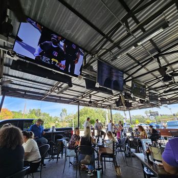 Ollie's Public House - Many televisions and fans - American Near Me - Orlando, Florida Ollie's Public House - Many televisions and fans - American Near Me - Orlando, Florida