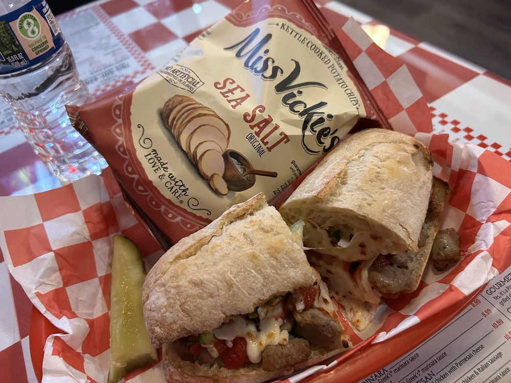 Greek's Pizzeria Logo